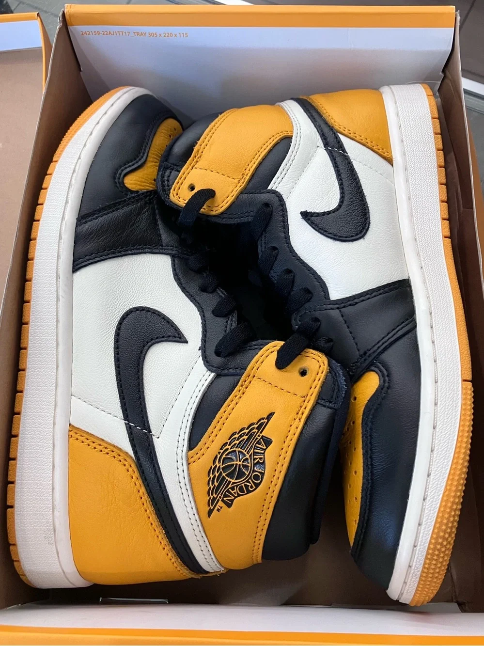 Air Jordan 1 Retro High Taxi Size 9